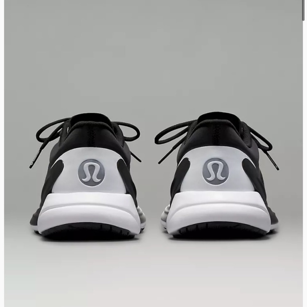 (ON HOLD) NWT Lululemon blissfeel running sneaker 9.5 black